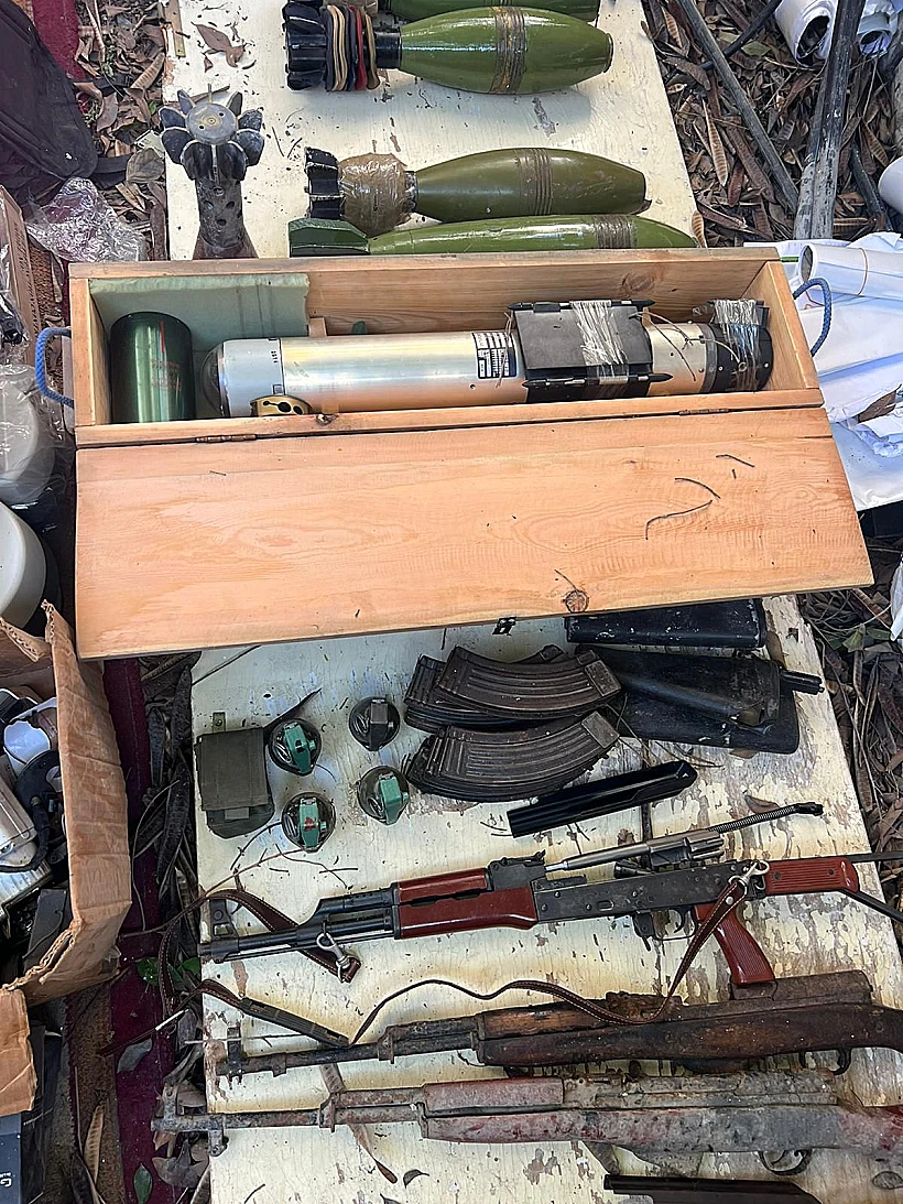 אמצעי לחימה שאותרו על ידי לוחמי הקומנדו בח'אן יונס מלחמת חרבות ברזל רצועת עזה