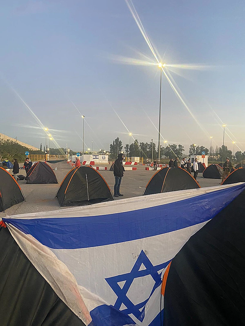 מפגינים בכרם שלום, הבוקר