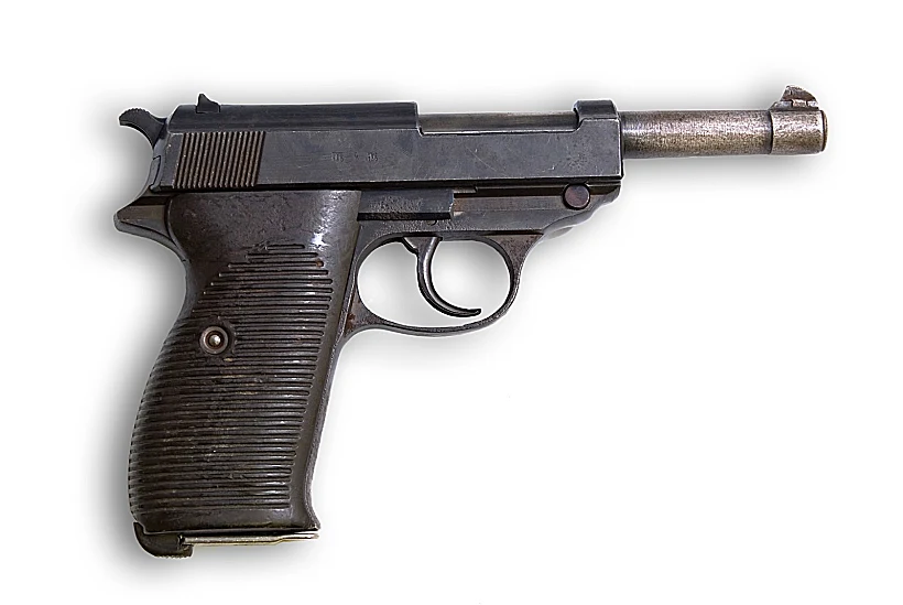 דמוי האקדח שנמצא בזירה