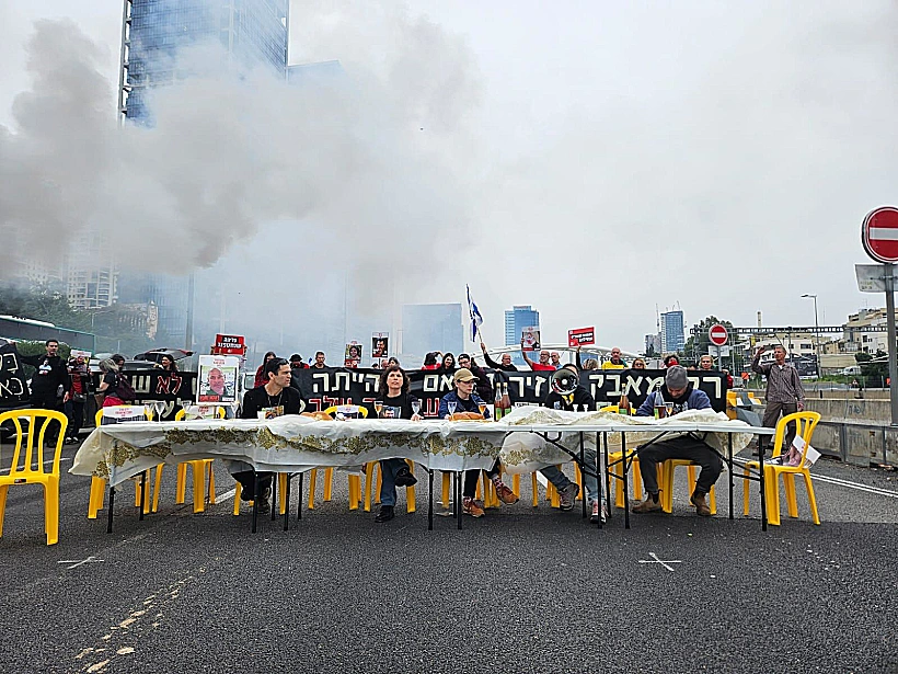 משפחות החטופים חוסמות את איילון