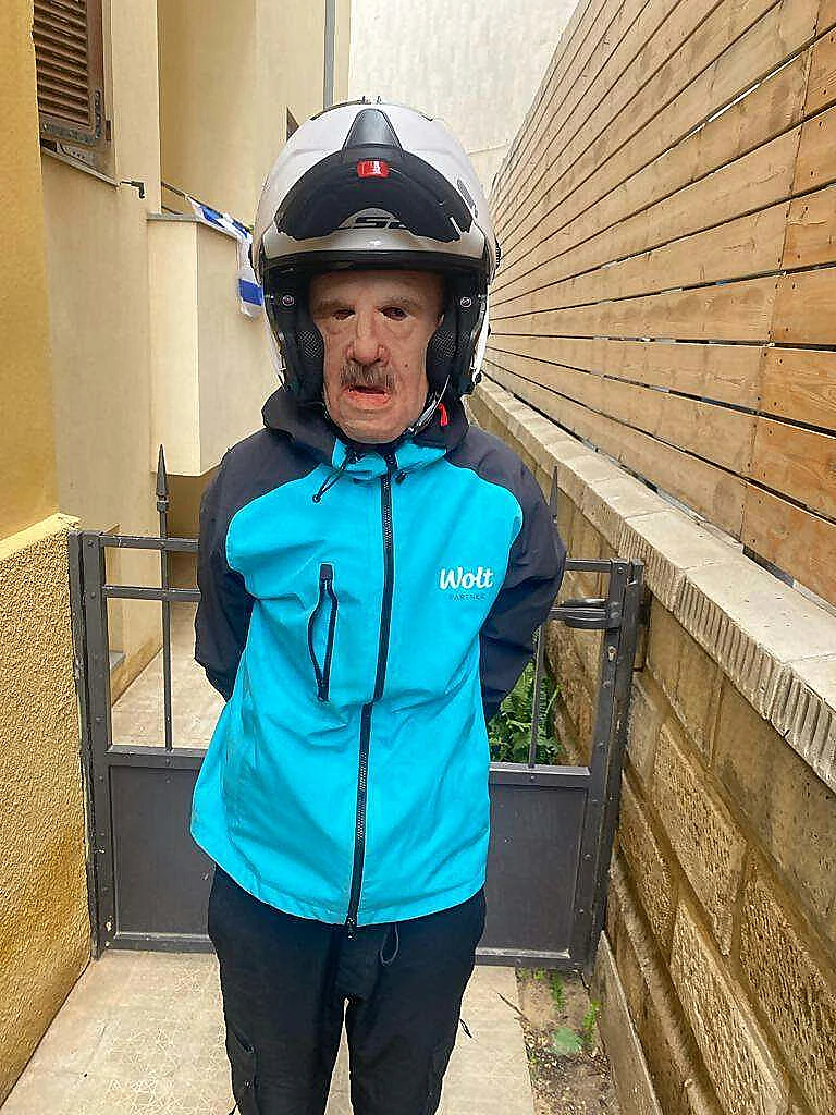 תחפושת אחד הנאשמים - בעת ניסיון החיסול אלי מוסלי ערן חייא