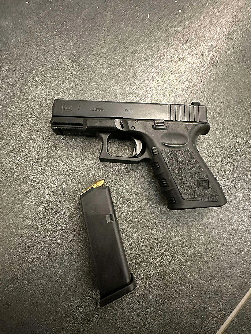 אקדח שנתפס אצל אחד החשודים