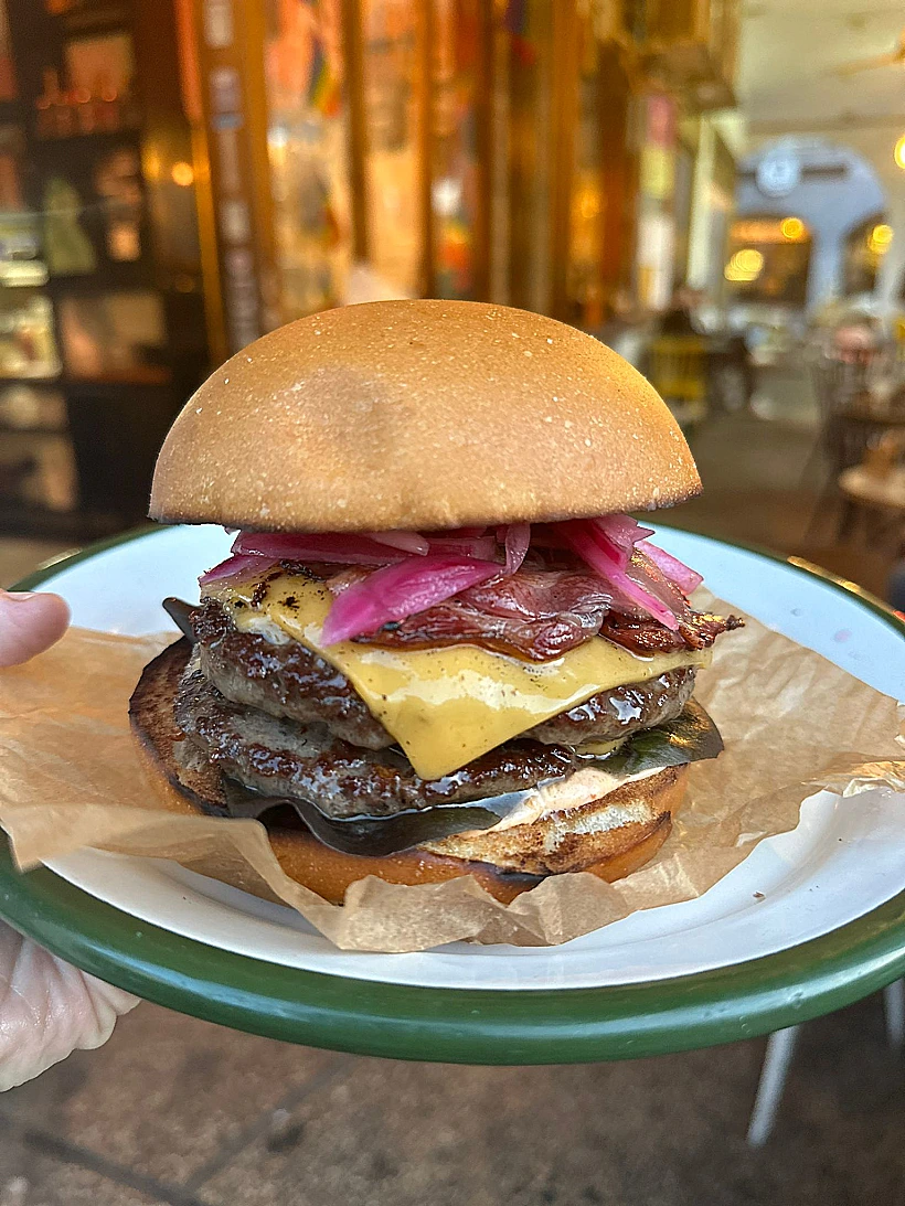 פופ אפ המבורגר של זהר גבאי, עוזי פוזי