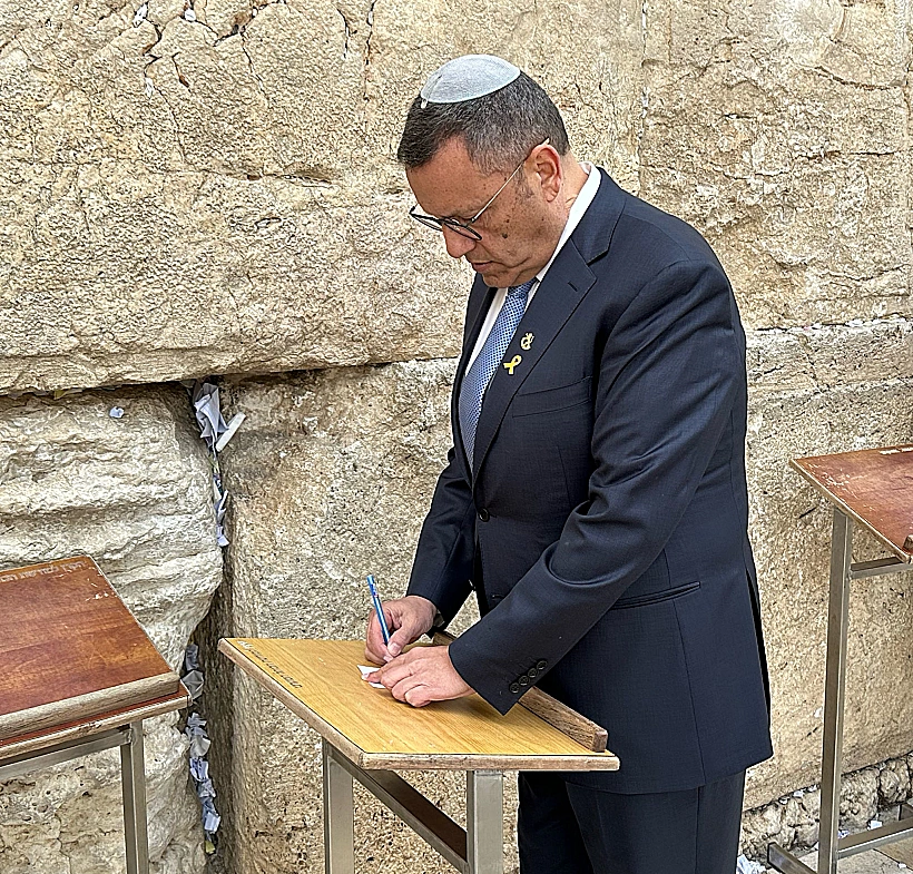 ראש העיר ירושלים משה ליאון בכותל, הבוקר