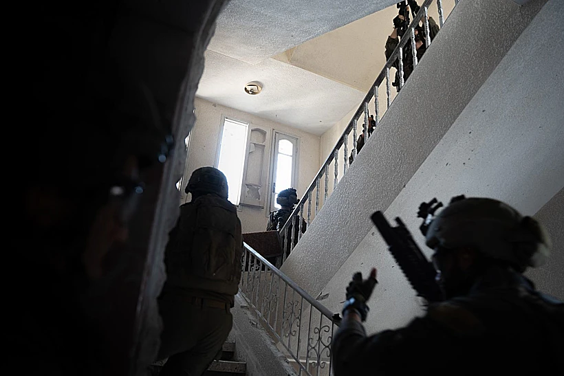 לוחמי צה"ל פועלים ברצועה עזה חרבות ברזל