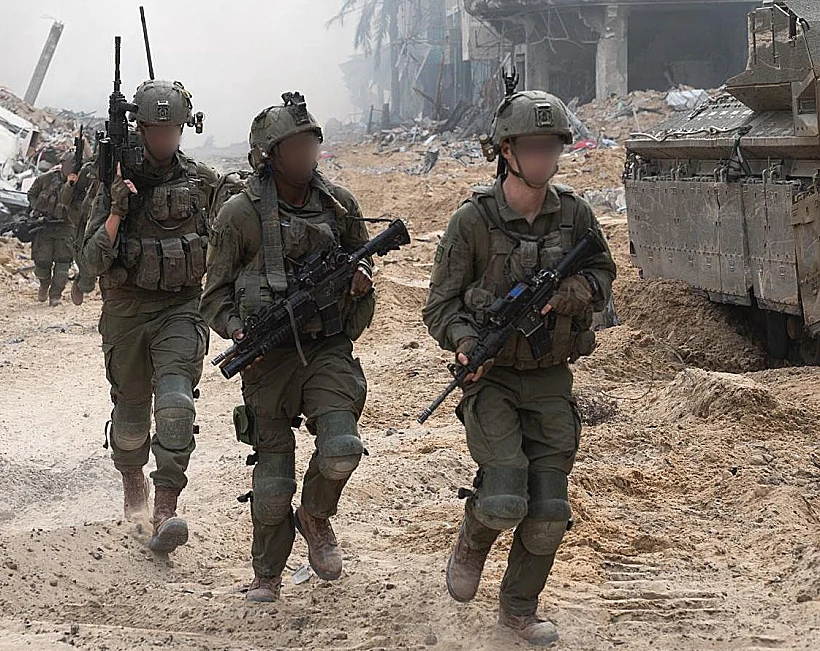 לוחמי צה"ל פועלים ברצועה עזה חרבות ברזל