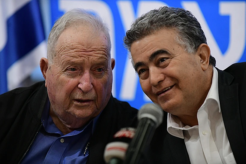 שוחט ב-2020, לצד יו"ר מפלגת העבודה דאז עמיר פרץ