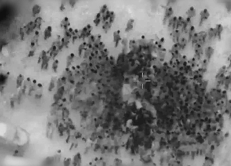 תיעוד ההתנפלות על משאיות הסיוע בעזה