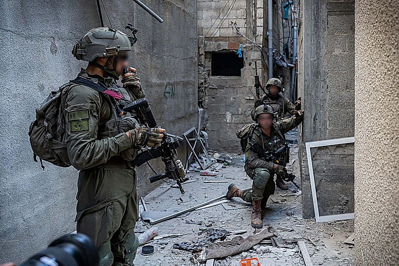 פעילות כוחות צה"ל בח'אן יונס חרבות ברזל רצועת עזה