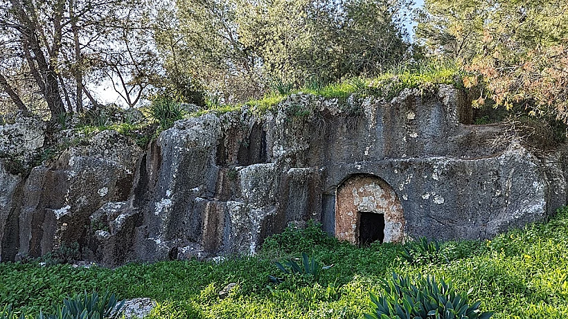 מערות סהר (חורבת סהר) שמורת גבעת המורה