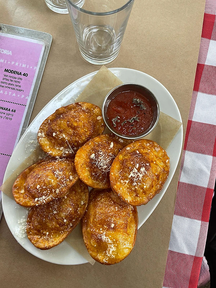 רביולי פריטי בכפרה מיו