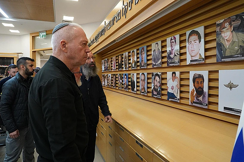 גלנט במהלך הביקור במכינה חרבות ברזל עלי