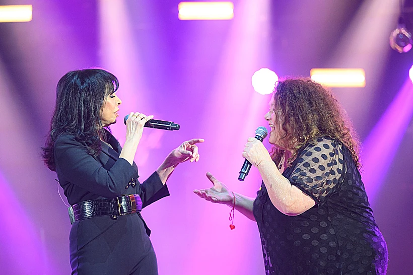 גלי עטרי עם לאה שבת בהיכל התרבות