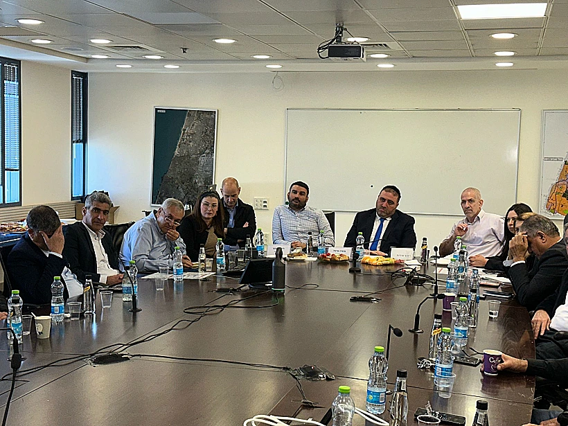 השר ארבל וראשי הרשויות הערביות בפגישתם