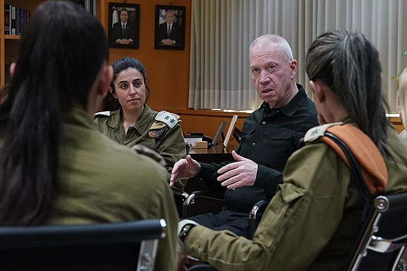 גלנט בשיחה עם המג"דיות