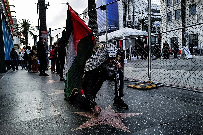 הפגנה פרו-פלסטינית מחוץ לתיאטרון הדלבי. אוסקר 2024