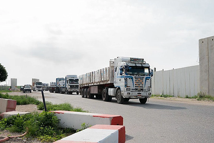 משאיות סיוע במעבר כרם שלום