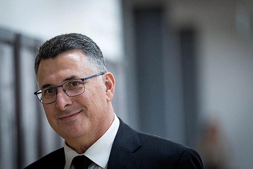 השר גדעון סער