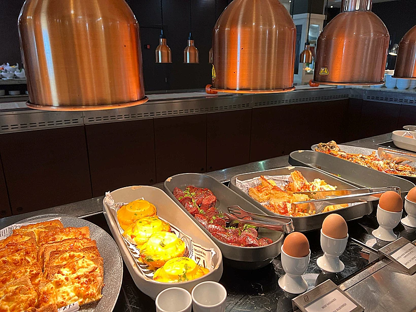 ארוחת הבוקר במלון אינטרנשיונל גולדן סאנדס