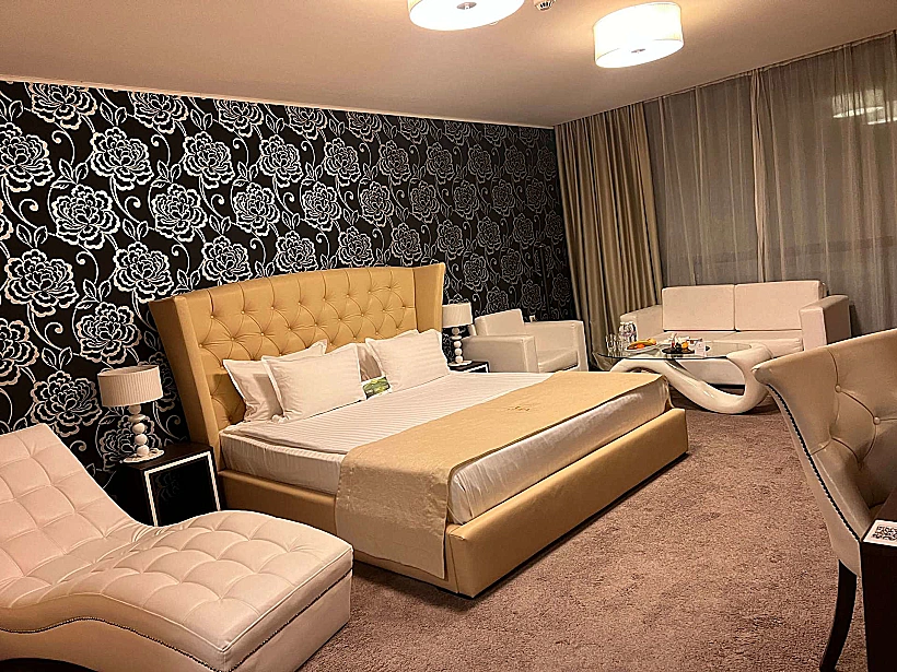 חדר גדול ומפנק במלון אינטרנשיונל גולדן סאנדס