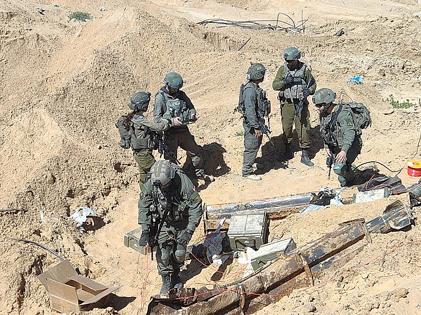 מחסן אמל"ח שאיתרו הכוחות בין בורות שיגור רצועת עזה חרבות ברזל