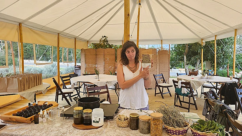 סדנת ליקוט וצמחי מרפא עם אפטי בחוות האור