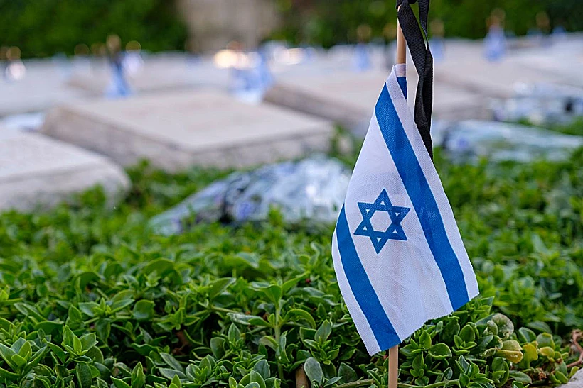 חלקה צבאית בבית עלמין