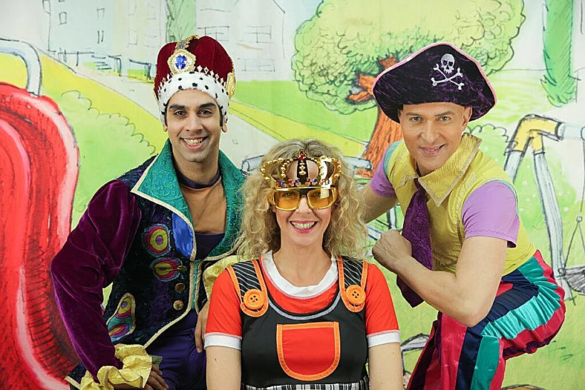 ההצגה משנכנס אדר מרבין בשמחה