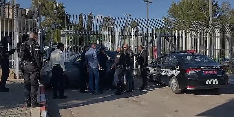 חסימה בשער הכנסת