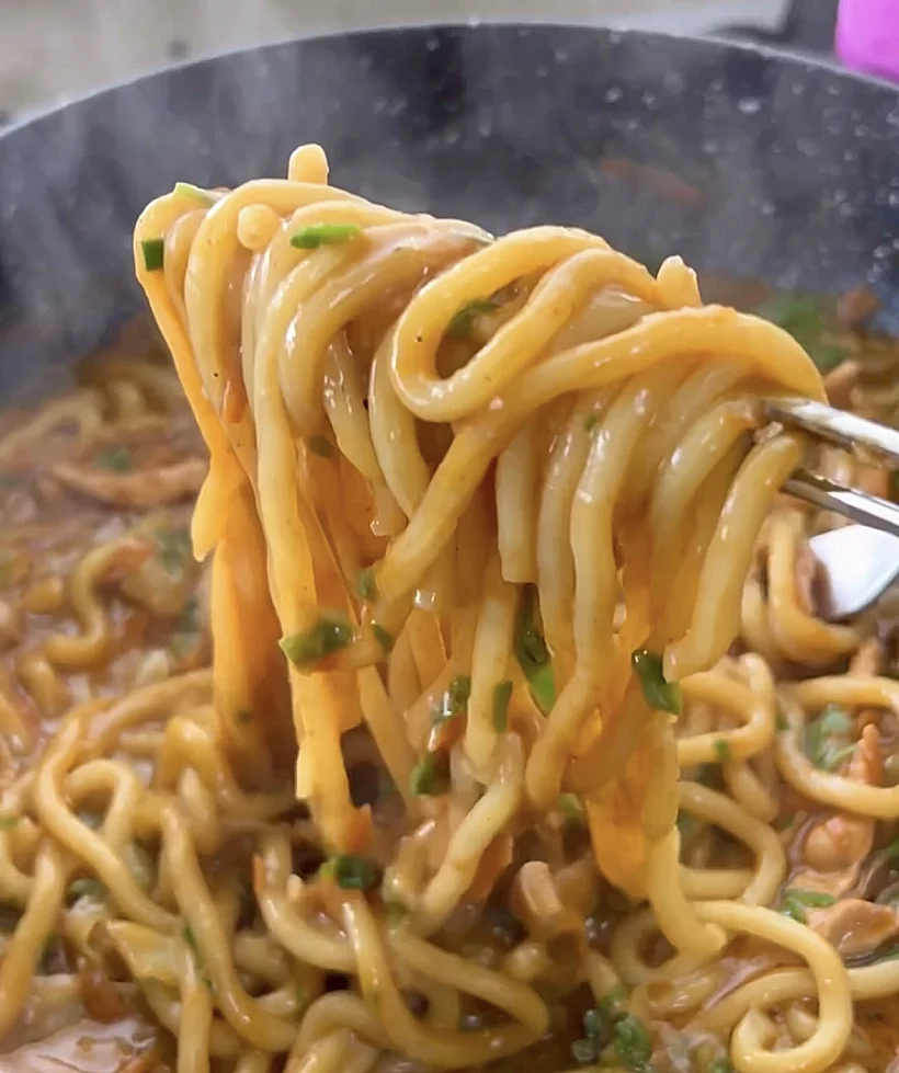 נודלס חמאת בוטנים