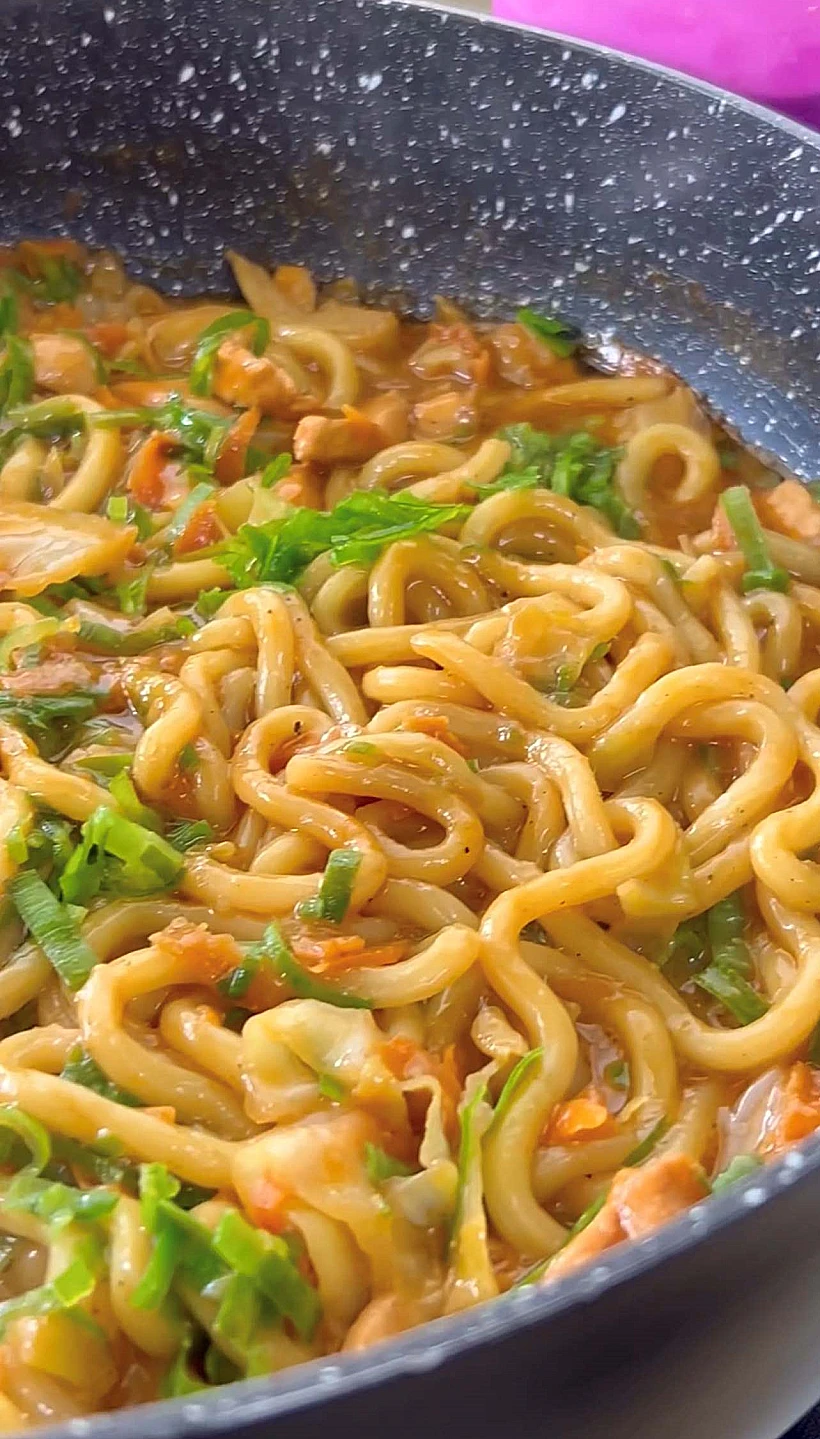 נודלס חמאת בוטנים