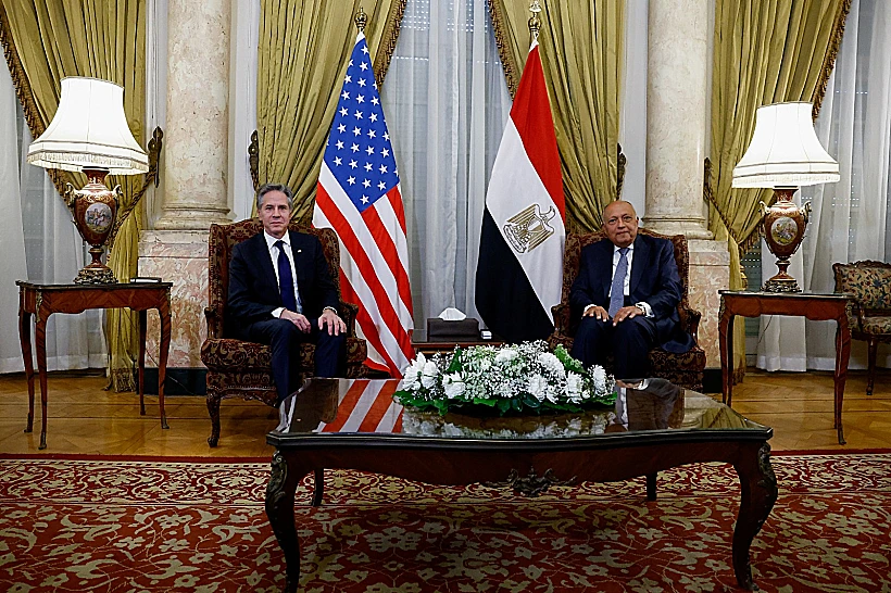 מזכיר המדינה של ארה"ב, אנתוני בלינקן, עם שר החוץ המצרי סאמח שוכרי