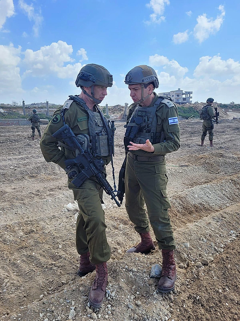 האלופים ירון פינקלמן ואהרון חליוה בבית החולים שיפא