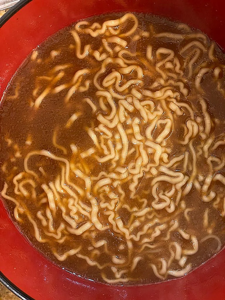 ראמן טבעוני של נוגשים