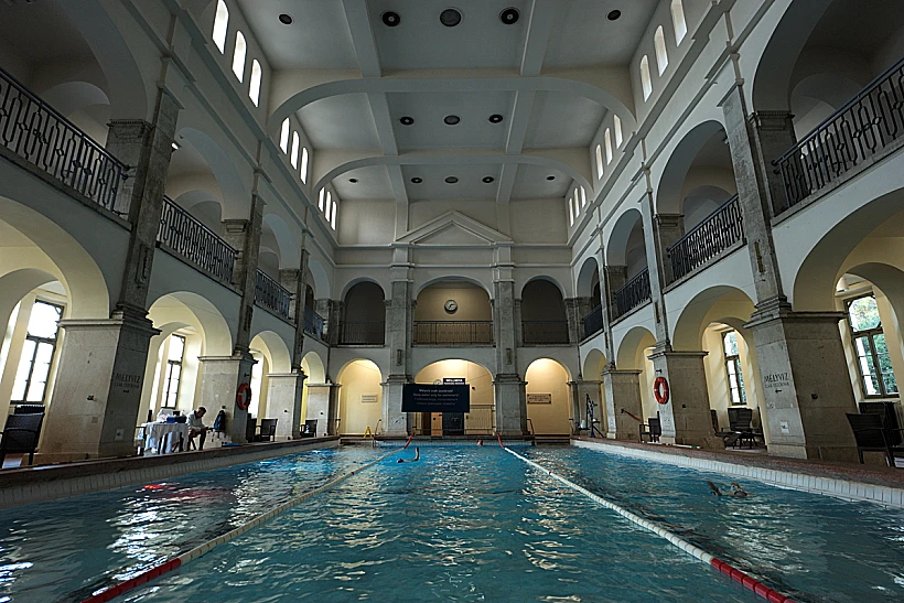 מרחצאות רודס Rudas Thermal Bath