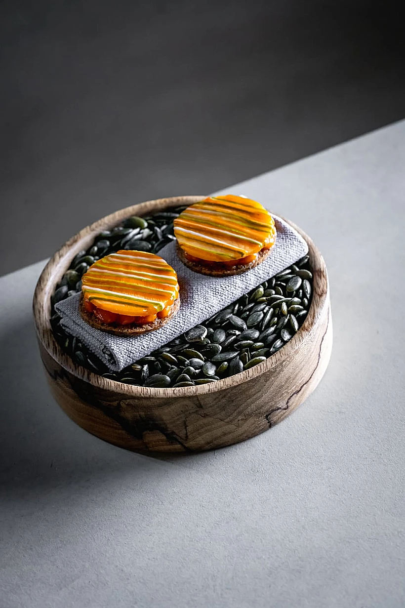 קרקר צ’רשי דלעת חריפה, כוסברה ושום, היבה