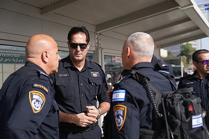 מפקד מחוז הדרום ניצב אמיר כהן בזירת הפיגוע בבאר שבע