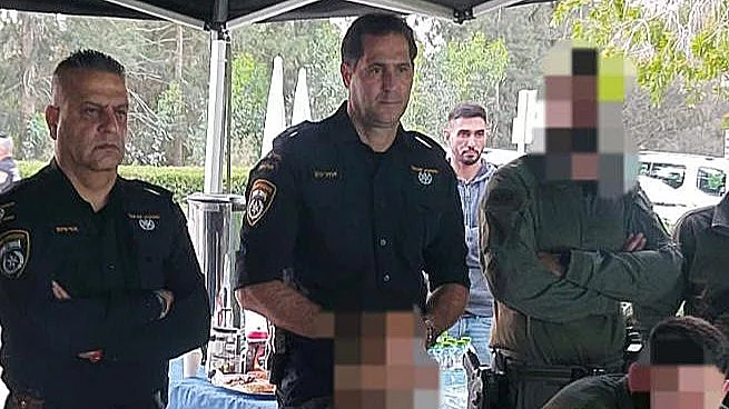 מפקד מחוז מרכז ניצב אמיר כהן עם הכוחות