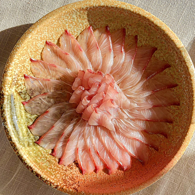 סשימי מאינטיאס מקומי