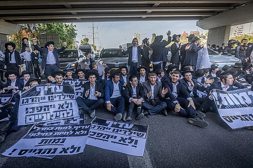 חרדים מפגינים נגד חוק הגיוס