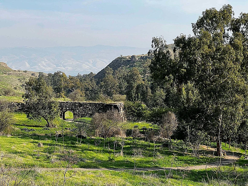שביל בין הגשרים