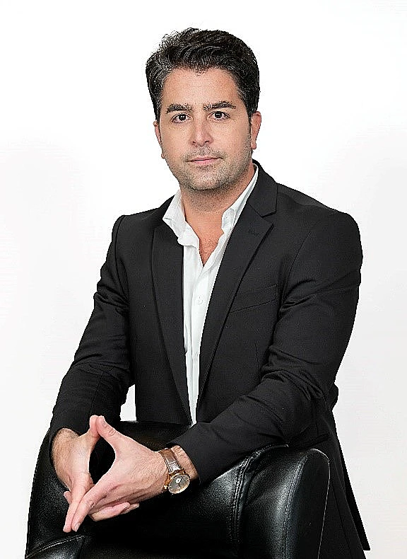 עורך דין נועם אברהם