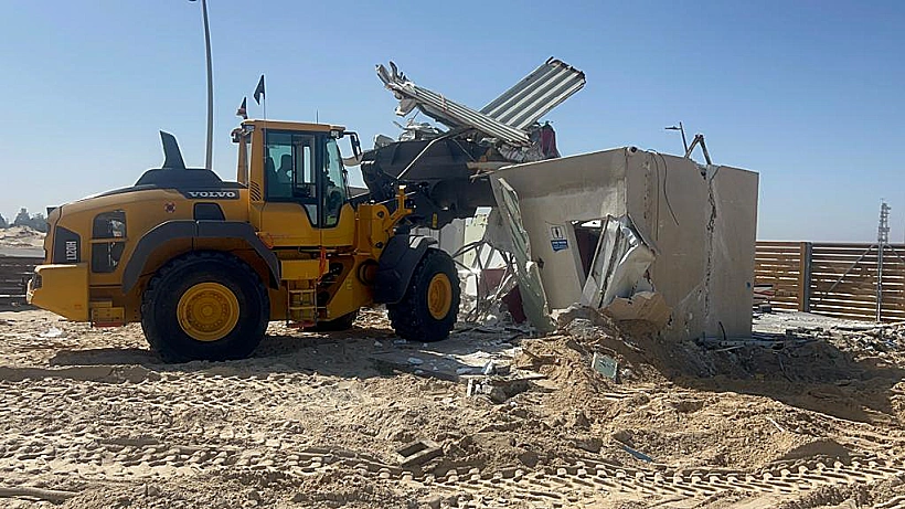 הריסת התשתיות בחוף זיקים