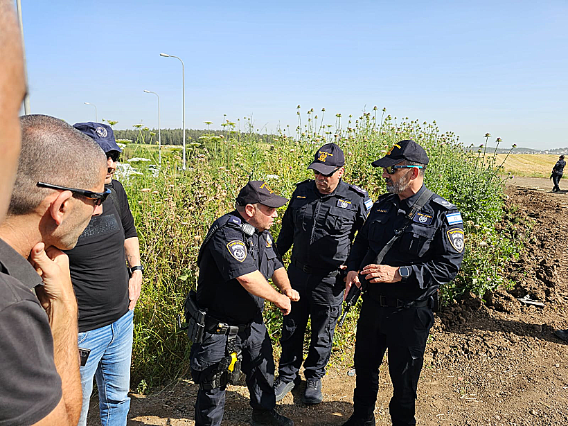 מפקד מחוז חוף ניצב דני לוי בזירת ניסיון הפיגוע במגידו