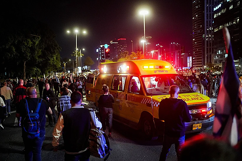 פינוי המפגינים שנדרסו לביה"ח איכילוב