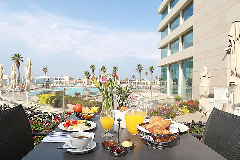 ארוחת בוקר במלון דיויד אינטרקונטיננטל