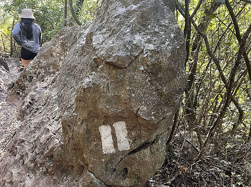 סימון שבילים שקוף