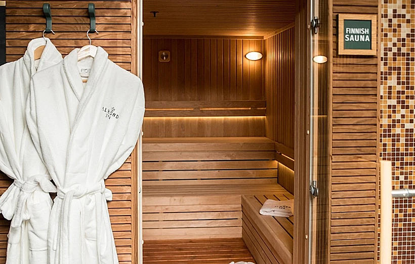 מלון אלמונד