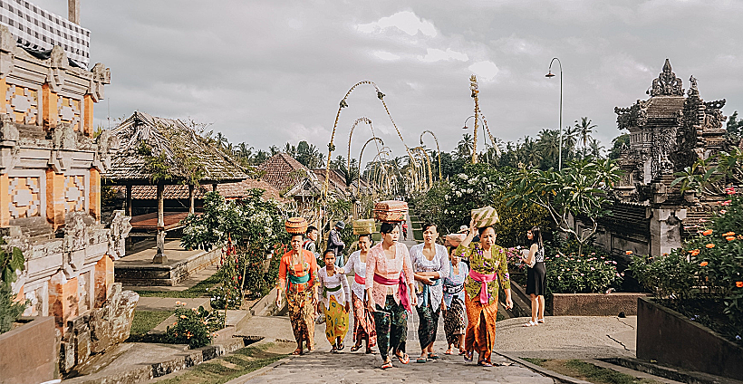 טקסים ותהלוכות ססגוניות בבאלי