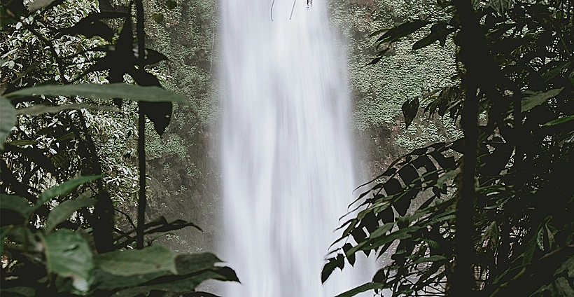 מפל Nungnung שנמצא בחבל אובוד
